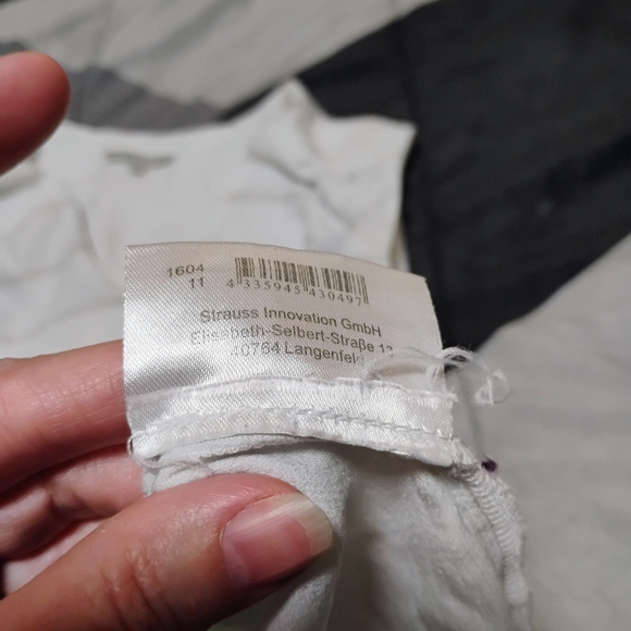 Elegant Women's White and Gray Striped Tank Top - Picture 4 of 7